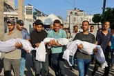 Una nueva noche de ataques de Israel en Gaza se salda con 82 palestinos muertos, entre ellos una docena que se refugiaba en una escuela