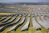 La fotovoltaica continúa su ascenso, pero el crecimiento del autoconsumo se desploma en España