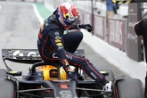 Verstappen, al límite en la superlicencia, dispara contra Russell: "La próxima vez traeré pañuelos"