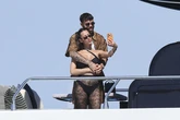 El portero David Raya y su prometida, la modelo Tatiana Trouboul, derroche de amor en Ibiza a bordo de un yate