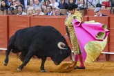 Morante revienta el cónclave de Sevilla y se proclama Papa del toreo