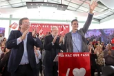 Pedro Sánchez lamenta la muerte de Fernández Vara y destaca su figura como "ejemplo de diálogo, compromiso y servicio público"