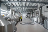 España podría reducir un 13% sus emisiones y atraer a cuatro industrias si actualiza sus redes eléctricas