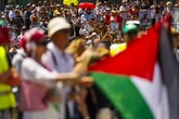 Concentraciones en 125 poblaciones, animadas por más de 100 personalidades de la cultura, piden "el fin del genocidio" en Gaza