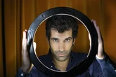 Tamar Novas: "Ser actor es un oficio como otro cualquiera y hay que relativizarlo. Si una peli sale mal, no muere nadie"