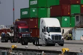 Trump vuelve a sacudir el comercio con aranceles a muebles de cocina, medicinas patentadas y camiones