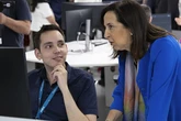 Robles descarga en el fiscal general la decisión sobre su dimisión mientras La Moncloa no contempla su salida