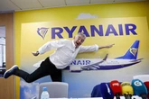 Ryanair dispara un 40% su beneficio y eleva sus previsiones en plena guerra con Aena por el abandono de los aeropuertos regionales