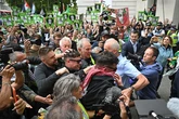 Rebelión cultural contra Starmer por incluir como organizaciones terroristas a activistas palestinos: "El carnaval de la distracción del Gobierno continúa"