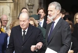 Felipe VI deja a su padre, Juan Carlos I, al margen del homenaje por los 50 años de la Monarquía pero lo invita a un almuerzo privado un día después: "Está pensando si asiste"