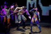 Katy Perry y su concierto de videojuego: acrobacias, láseres y diversión posadolescente