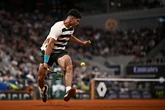Alcaraz ofrece su magia a una Chatrier infantil y ya está en tercera ronda de Roland Garros