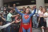 José María Ruiz-Mateos, el histriónico bufón estafador que azotó (incluso, literalmente) al gobierno de Felipe González al grito de: "¡Que te pego, leche!"
