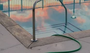 Hospitalizado un niño de 18 meses por ahogamiento en una piscina privada en Elche