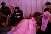 Medio centenar de muertos y decenas de heridos por bombardeos israelíes en el norte de Gaza: "Nos hemos visto presas del pánico y el horror en medio de la noche"