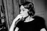 Desnutrición, mala salud, pobreza... La dura infancia de Audrey Hepburn durante la Segunda Guerra Mundial y tras ser abandonada por su padre