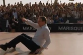 El acalde de Vigo vuelve a sorprender con su ya tradicional baile de break dance a sus 78 años