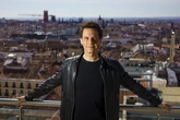 Christian Gálvez se convierte en el Juan y Medio madrileño: abandona Mediaset y conducirá La Tarde de Telemadrid, el nuevo programa de la sobremesa que luchará contra la soledad
