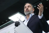Abascal cuestiona a Feijóo por el giro en su discurso migratorio: "El PP nos ha acusado de xenófobos y acaba diciendo lo mismo"