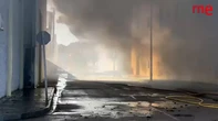 Varias explosiones provocan un enorme incendio que destruye Conservas Crespo y envuelve en humo negro el pueblo de Santoña