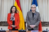 Robles recibe a su homóloga francesa y admite "diferencias" sobre la construcción del futuro caza europeo