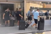 Así han abandonado el hotel los antidisturbios que refuerzan la seguridad de la Casa Real en Palma