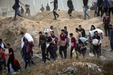 Al menos cuatro palestinos muertos por fuego israelí al ir a por comida mientras que Israel dice que fueron disparos de advertencia