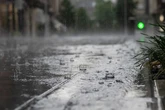 Casi la mitad de España está este martes en aviso por lluvias y tormentas, con Aragón, Castilla y León y La Rioja en nivel naranja