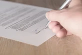 Lo confirma el Estatuto de los Trabajadores: la empresa debe darte un contrato por escrito o se enfrenta a una multa de hasta 7.500 euros