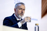 Telefónica evalúa la compra de su rival Vodafone dentro de su estrategia de crecimiento