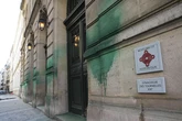 Pintarrajean de verde el memorial del Holocausto de París y tres de sus sinagogas