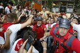 Morante sigue rompiendo techos y hace lo inaudito: conquista su primera puerta grande de San Fermín y mete a Pamplona en el buen toreo