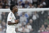 Todo lo que pasó en el Madrid-Barça: revisiones del VAR, el gigantesco enfado de Vinicius con Xabi Alonso, la tangana final con Lamine Yamal...