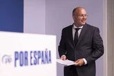 El PP se desmarca de la propuesta "de brocha gorda" de Vox para deportar a los inmigrantes irregulares: "No la compartimos, hay que aplicar la legislación"