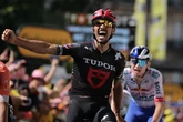 De dislocarse el hombro a celebrar su no victoria, el día más surrealista de Alaphilippe: "Como un idiota"