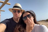 Borja Sémper reaparece en Cádiz con su mujer, Bárbara Goenaga, en su verano más difícil: "Para recuperar energía"