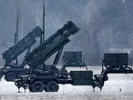Defensa busca fábricas en España para ampliar la producción de misiles estadounidenses Patriot tras firmar un acuerdo con Raytheon