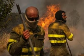 Incendios en España hoy, última hora en directo | Más de 40 fuegos en Galicia y Castilla y León: Un bombero muerto y otro herido al volcar una autobomba en Espinoso de Compludo (León)