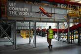 DHL invierte 500 millones en Emiratos y Arabia para compensar los efectos de la guerra comercial entre China y Estados Unidos