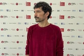 Gabriel Azorín debuta en Venecia con su cine de agua sin tiempo y en latín: "Los hombres hemos perdido, frente a las mujeres, el arte de la conversación"