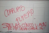 Ábalos denuncia pintadas insultantes en su domicilio: "Corrupto", "putero", "son las cinco y aún no me la han comido"