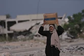 Israel reanuda la entrada de ayuda humanitaria a Gaza, pero el principal cruce permanece cerrado
