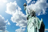 Se cumplen 140 años desde llegada a Nueva York de la Estatua de la Libertad como símbolo de esperanza para los inmigrantes, ¿es momento de devolverla tras las políticas de Trump?