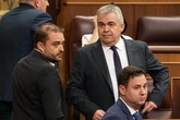 Gritos de "dimisión" a Santos Cerdán a su llegada al pleno del Congreso: "Basta de patalear"