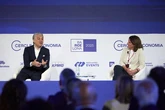 Ribera dice que en "España se han hecho las cosas muy bien" y De Meo le recuerda que "se tardan años en autorizar sistemas rápidos de recarga"