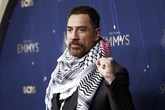 The Studio y Adolescencia dominan unos Emmy con reivindicación de Javier Bardem: "He venido aquí a hablar del genocidio en Gaza"
