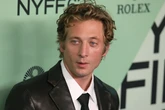 Jeremy Allen White: hijo de dos actores frustrados, niño prodigio y ex de Rosalía