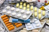 Los pacientes acceden por la vía "rápida" de medicamentos especiales a un 52% de las terapias antes de su aprobación y financiación