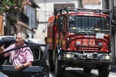 Un virulento incendio revive en Mombeltrán una nueva noche "en vilo" 16 años después: "Nos multan si cogemos níscalos, piñas u orégano... Y mira lo que pasa"