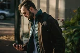 Alerta a los conductores: muchos españoles están recibiendo este SMS de la DGT y es un fraude